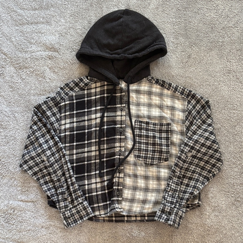 American Eagle Outfitters Crop Plaid Flannel Shirt - Black and White